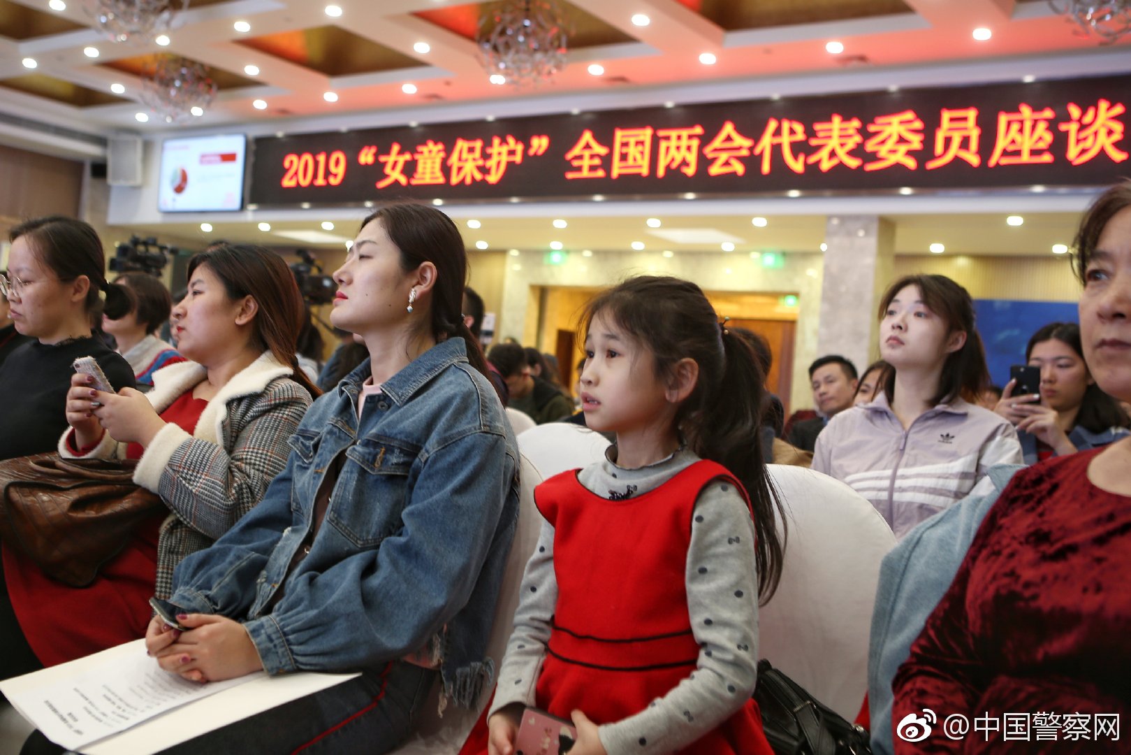 黄金路还有服务吗_誊写,黄金路附近有什么好玩的